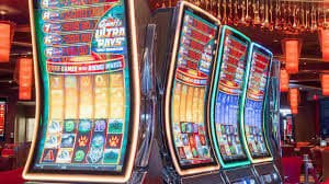 rozez live dealer blackjack table with Cash Out button visible in real time